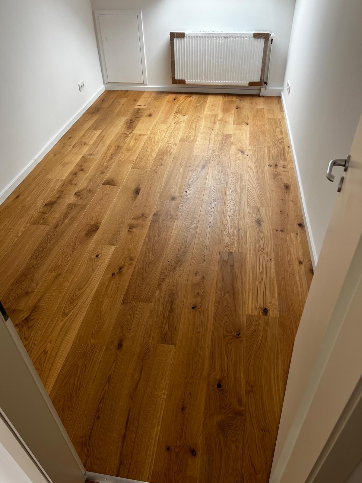 Sauber verlegter Holzboden von Bedeker Bodenleger