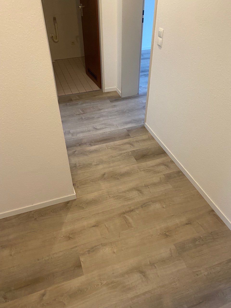 Vinyl & Klebevinyl – Referenz von Bedeker Bodenleger